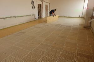 Úprava neprozvučnosti podlahy, vrstvením materiálu