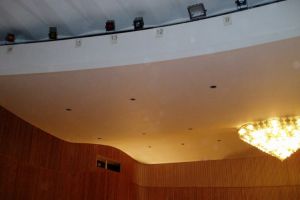 Úprava akustiky v sále kulturního domu