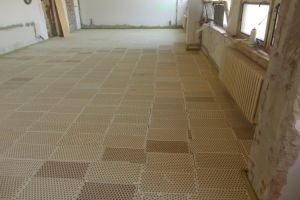 Úprava neprozvučnosti podlahy, vrstvením materiálu