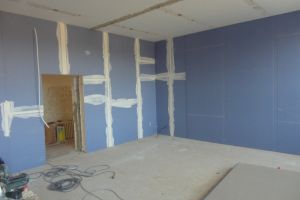 Úprava neprozvučnosti stěn