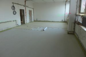 Úprava neprozvučnosti podlahy, vrstvením materiálu